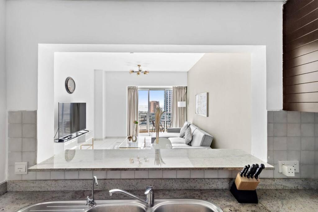 Stonetree - Marina Tower 1br - Marina *